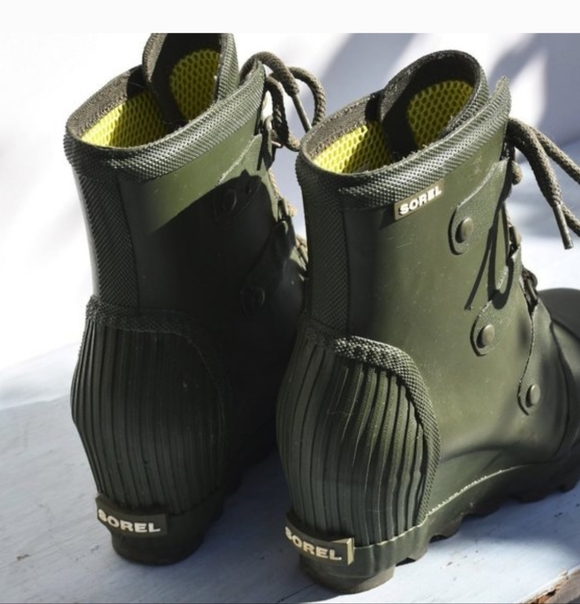 Sorel Joan Rain Boots - Picture 2 of 2